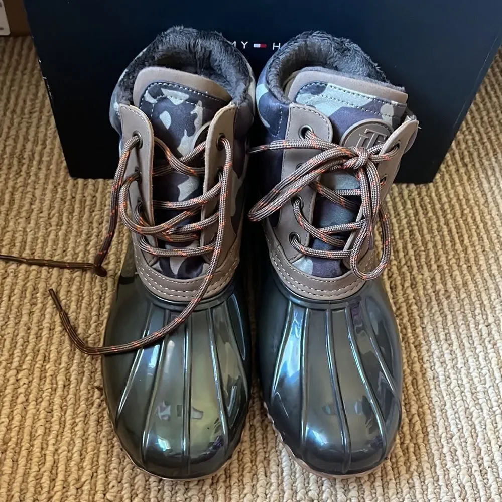 NWT TOMMY HILFIGER rainy boots 7